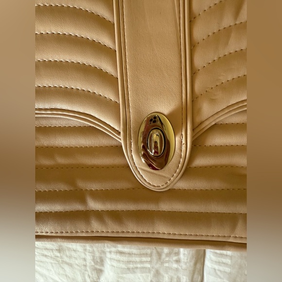 Express Light Pink Quilted Shoulder Bag with Chain Strap - Picture 2 of 4